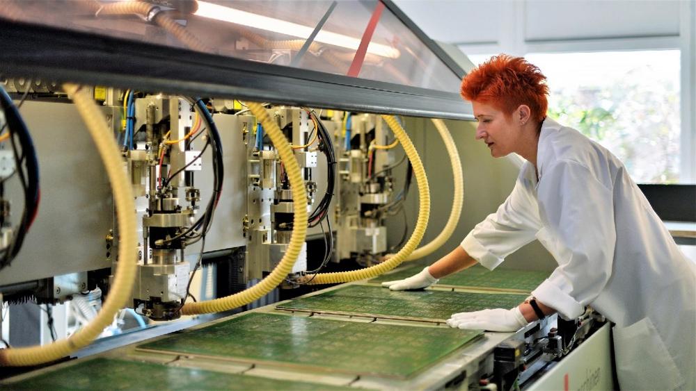 Maschinen­bediener (m/w/d) (Vollzeit | Krefeld)